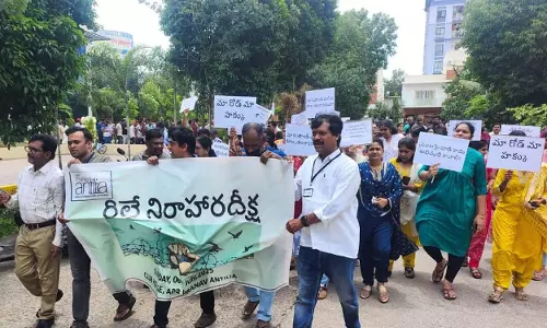 APR प्रणव एंटीलिया निवासियों ने हाइड्रा द्वारा सीमा ध्वस्त करने के बाद विरोध प्रदर्शन किया