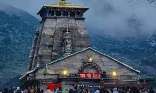 Kedarnath Yatra: भारी बारिश के चलते रोकी गई यात्रा, 4 जिलों में भूस्खलन का खतरा Kedarnath Yatra: भारी बारिश के चलते रोकी गई यात्रा, 4 जिलों में भूस्खलन का खतरा