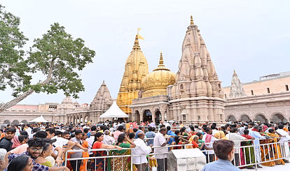Varanasi: काशी की पावन धाम में अब प्लास्टिक नहीं, श्रद्धालुओं को दी चेतावनी