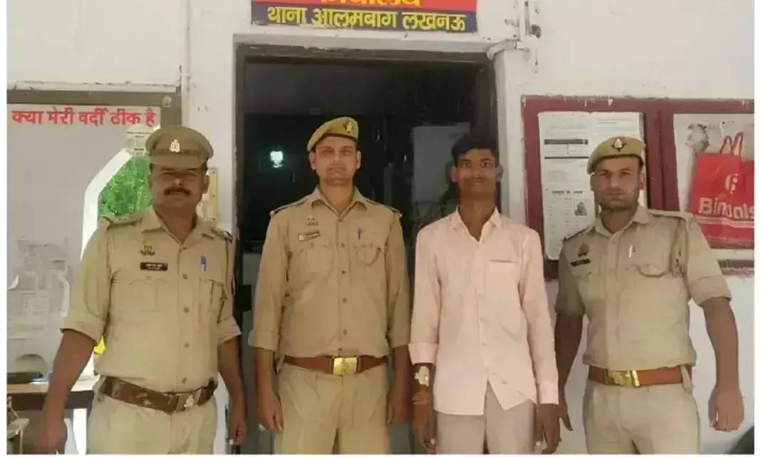 Lucknow: आलमबाग में बस अड्डे पर ड्रामा, नकली कमांडो गिरफ्तार Lucknow: आलमबाग में बस अड्डे पर ड्रामा, नकली कमांडो गिरफ्तार