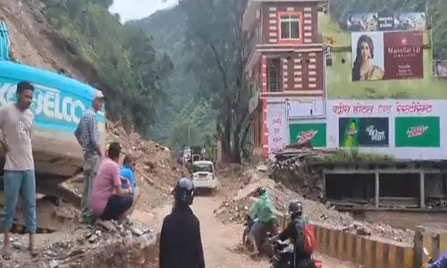 नंदप्रयाग और उमट्टा के पास मलबा साफ होने के बाद बद्रीनाथ राष्ट्रीय राजमार्ग पर यातायात बहाल