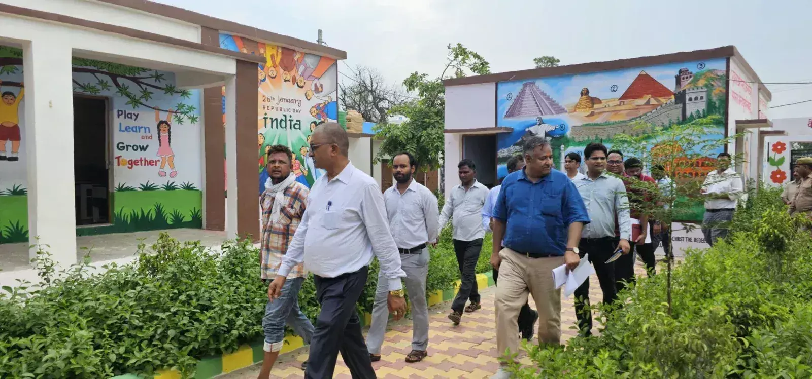 Farrukhabad: सिरौली में वृद्धाश्रम की व्यवस्था पर डीएम की नजर Farrukhabad: सिरौली में वृद्धाश्रम की व्यवस्था पर डीएम की नजर