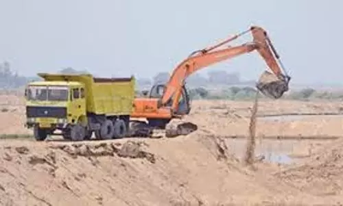 Farrukhabad: अवैध मिट्टी खनन पर जिला प्रशासन का शिकंजा कसने की तैयारी Farrukhabad: अवैध मिट्टी खनन पर जिला प्रशासन का शिकंजा कसने की तैयारी