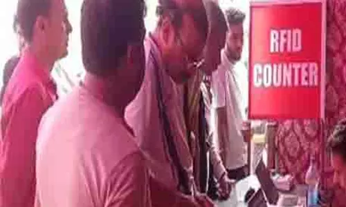 अमरनाथ यात्रा में तीर्थयात्रियों की निगरानी के लिए लगे RFID काउंटर