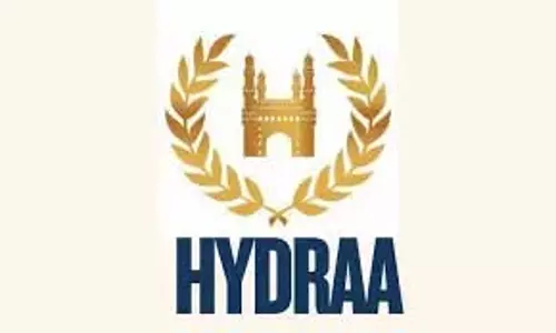 बाचुपल्ली के निवासियों ने बिना सूचना के दीवार गिराए जाने पर HYDRAA का विरोध किया बाचुपल्ली के निवासियों ने बिना सूचना के दीवार गिराए जाने पर HYDRAA का विरोध किया