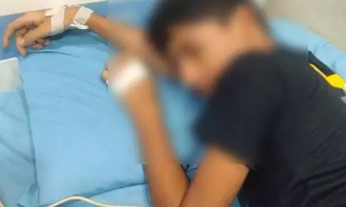 शिक्षिका ने की पिटाई, बहरा हुआ छात्र हॉस्पिटल में भर्ती