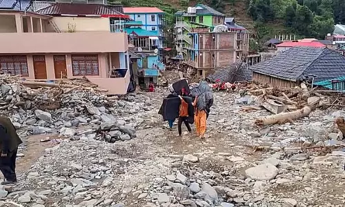 Himachal : बादल फटने और भूस्खलन के बाद लापता 30 लोगों की तलाश जारी