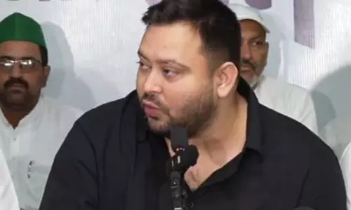 चुनाव आयोग के लगातार बदलते दिशा-निर्देशों से भ्रम की स्थिति : तेजस्वी यादव चुनाव आयोग के लगातार बदलते दिशा-निर्देशों से भ्रम की स्थिति : तेजस्वी यादव