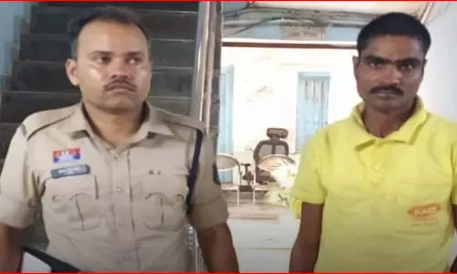 रायपुर : पति काम पर जाते ही महिला के साथ रेप, आरोपी गिरफ्तार रायपुर : पति काम पर जाते ही महिला के साथ रेप, आरोपी गिरफ्तार
