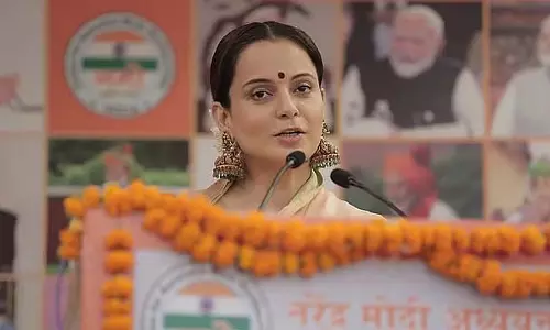 लोगों को भाषा के नाम पर नहीं बांटा जाना चाहिए: Kangana Ranaut लोगों को भाषा के नाम पर नहीं बांटा जाना चाहिए: Kangana Ranaut
