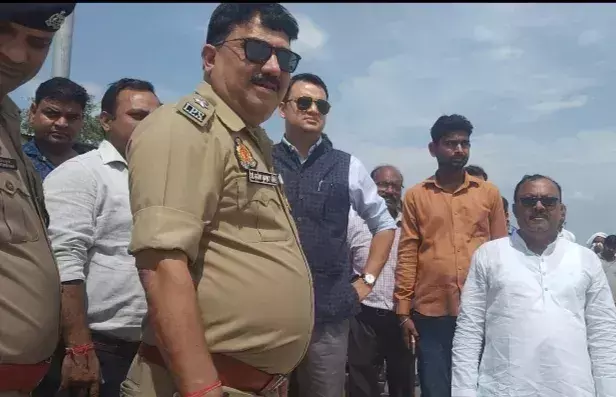 Badaun: जिलाधिकारी अवनीश राय ने कांवड़ यात्रा से पहले कछला घाट की तैयारियों का किया जायज़ा Badaun: जिलाधिकारी अवनीश राय ने कांवड़ यात्रा से पहले कछला घाट की तैयारियों का किया जायज़ा