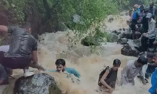 Nashik : त्र्यंबकेश्वर के दुगरवाड़ी झरने से 11 युवकों को बचाया गया
