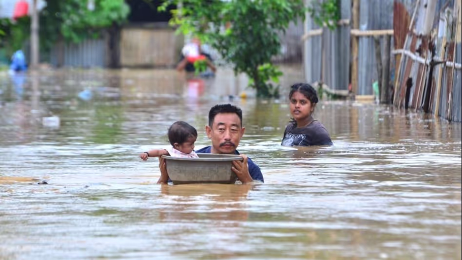 Nagaland बाढ़ तीन लोगों की मौत, उड़ानें रद्द, लगातार बारिश के कारण NH-29 अवरुद्ध Nagaland बाढ़ तीन लोगों की मौत, उड़ानें रद्द, लगातार बारिश के कारण NH-29 अवरुद्ध