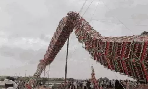 Lakhimpur Kheri: ताजिया हाईटेंशन लाइन की चपेट में आया, बड़ा हादसा टला