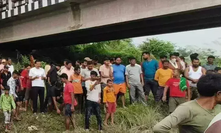 Farrukhabad: पुल के नीचे शव मिलने पर इलाके में मचा हड़कंप Farrukhabad: पुल के नीचे शव मिलने पर इलाके में मचा हड़कंप
