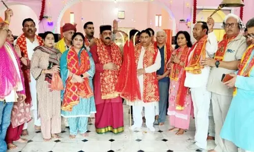 Jammu: श्री माता चामुंडा देवी की छड़ी मुबारक यात्रा को हरी झंडी दिखाकर रवाना किया Jammu: श्री माता चामुंडा देवी की छड़ी मुबारक यात्रा को हरी झंडी दिखाकर रवाना किया