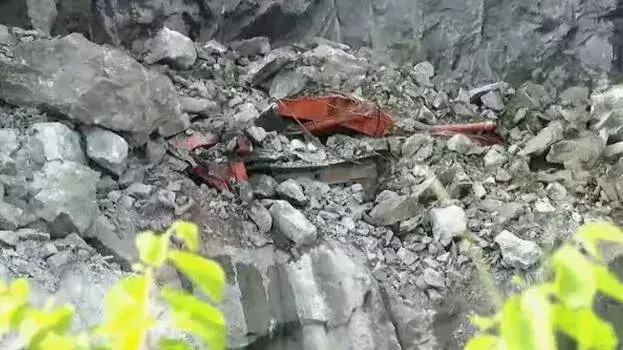 Kerala: मशीन पर गिरी चट्टानें, खदान में दो मजदूरों के फंसे होने की आशंका Kerala: मशीन पर गिरी चट्टानें, खदान में दो मजदूरों के फंसे होने की आशंका