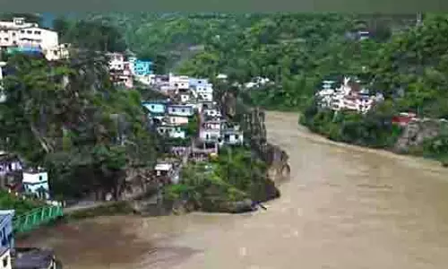 Uttarakhand के कई हिस्सों में भारी बारिश से अलकनंदा नदी में जलस्तर बढ़ा