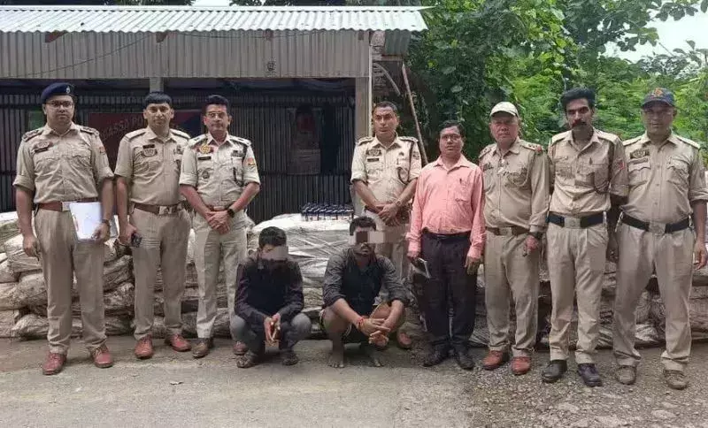 Tripura पुलिस ने धलाई में प्रतिबंधित कफ सिरप की 57,000 बोतलें जब्त कीं Tripura पुलिस ने धलाई में प्रतिबंधित कफ सिरप की 57,000 बोतलें जब्त कीं