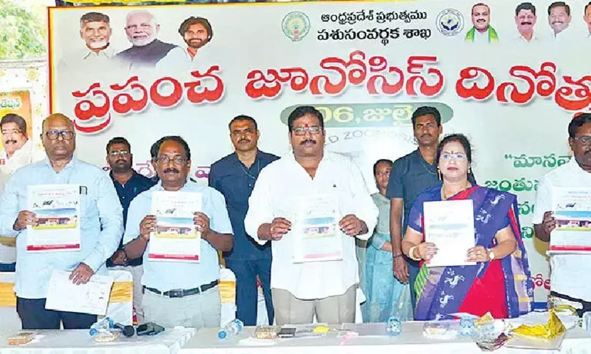 Andhra: विश्व जूनोसिस दिवस पालतू पशुओं के टीकाकरण के साथ मनाया गया Andhra: विश्व जूनोसिस दिवस पालतू पशुओं के टीकाकरण के साथ मनाया गया
