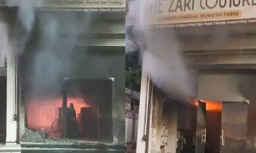 Karnal: फैशन शोरूम में लगी भयानक आग, लाखों रुपये का माल हुआ खाक Karnal: फैशन शोरूम में लगी भयानक आग, लाखों रुपये का माल हुआ खाक