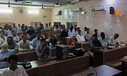 Jalore: चुनाव तैयारियों को लेकर बीएलओ और सुपरवाइजर का प्रशिक्षण शुरू