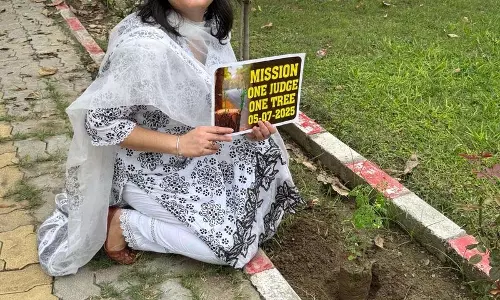 Amritsar: न्यायाधीशों ने वृक्षारोपण अभियान के साथ हरित पहल की अगुवाई की Amritsar: न्यायाधीशों ने वृक्षारोपण अभियान के साथ हरित पहल की अगुवाई की