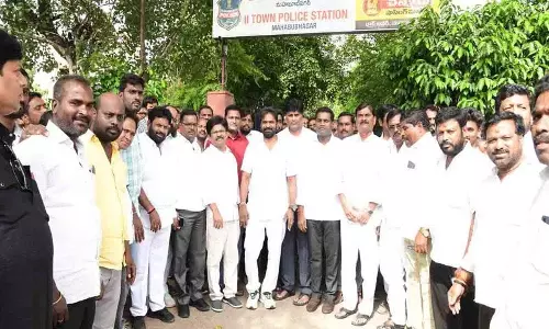 BRS नेताओं को थाने से जमानत दी गई BRS नेताओं को थाने से जमानत दी गई