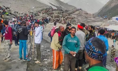 Jammu: अमरनाथ यात्रा के लिए 7,200 तीर्थयात्रियों का नया जत्था रवाना Jammu: अमरनाथ यात्रा के लिए 7,200 तीर्थयात्रियों का नया जत्था रवाना