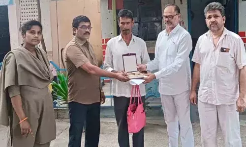 Madhira डिपो आरटीसी ड्राइवर ने दिखाई ईमानदारी Madhira डिपो आरटीसी ड्राइवर ने दिखाई ईमानदारी