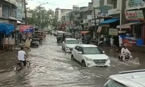 Charkhi Dadri: तेज बारिश से चरखी दादरी में हालात बिगड़े, अफसरों के घर भी जलमग्न Charkhi Dadri: तेज बारिश से चरखी दादरी में हालात बिगड़े, अफसरों के घर भी जलमग्न