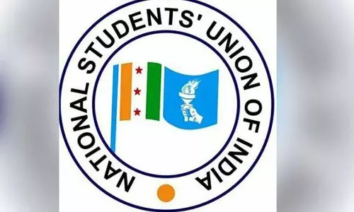NSUI ने अधिक फीस वसूलने वाले इंजीनियरिंग कॉलेजों के खिलाफ कार्रवाई की मांग की NSUI ने अधिक फीस वसूलने वाले इंजीनियरिंग कॉलेजों के खिलाफ कार्रवाई की मांग की