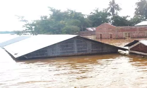 Karbi आंगलोंग में बाढ़ की स्थिति: जिला प्रशासन ने राहत उपाय शुरू किए