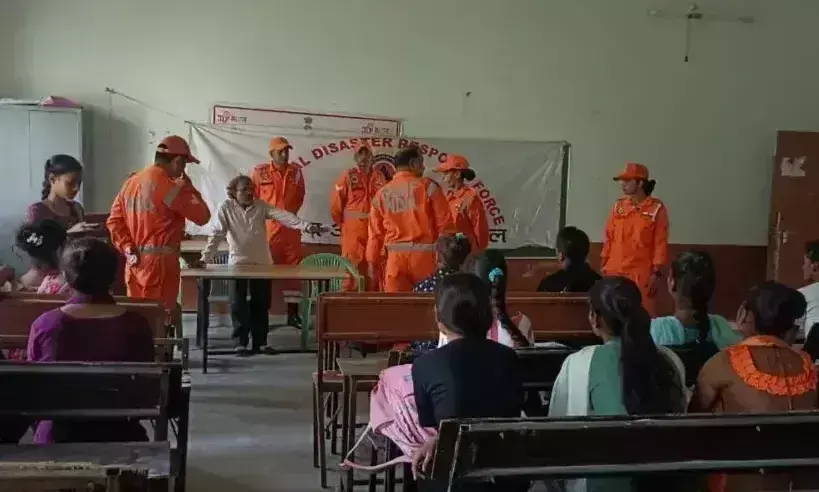 Farrukhabad: आपदा प्रबंधन पर विशेष सत्र के साथ निबंध प्रतियोगिता सम्पन्न Farrukhabad: आपदा प्रबंधन पर विशेष सत्र के साथ निबंध प्रतियोगिता सम्पन्न
