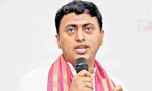 तेलंगाना की योजनाओं से गांधीजी का नाम हटाया जाना चाहिए