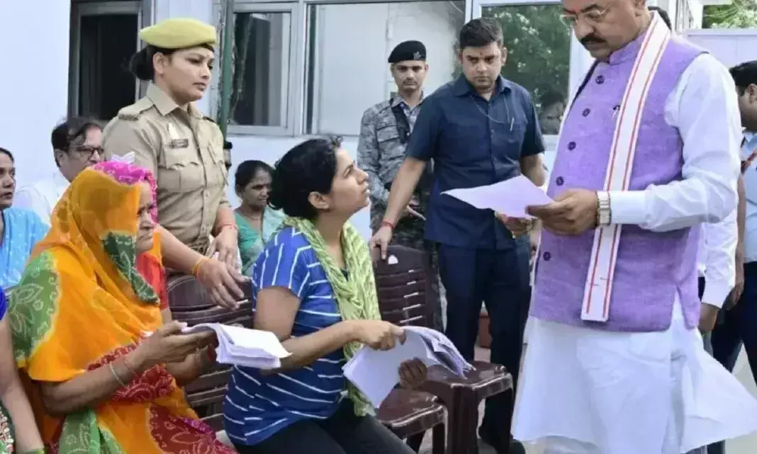 Lucknow: केशव प्रसाद मौर्य ने अधिकारियों को दी जवाबदेही तय करने की नसीहत