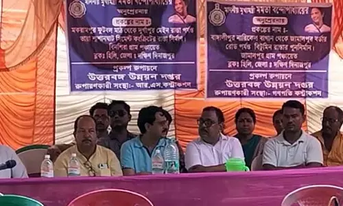 स्थानीय लोग खुश हैं क्योंकि आजादी के बाद पहली पक्की सड़क हिली में बन रही स्थानीय लोग खुश हैं क्योंकि आजादी के बाद पहली पक्की सड़क हिली में बन रही