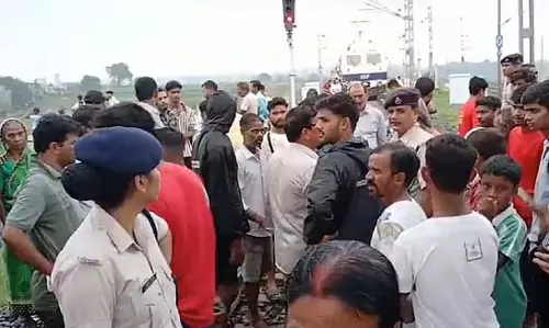 पुरुलिया स्टेशन के पास नाकाबंदी, कई ट्रेनें रद्द