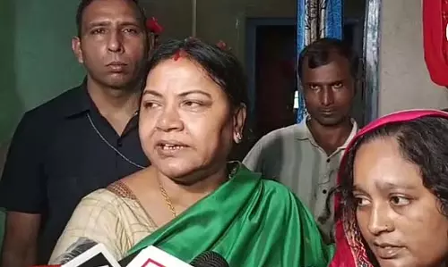 राष्ट्रीय महिला आयोग की टीम तमन्ना के कालीगंज स्थित घर पर पहुंची