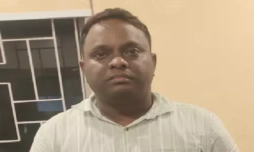कुजांग CHC के चिकित्सा अधिकारी सिबा प्रसाद सेठी सतर्कता विभाग के हाथों गिरफ्तार