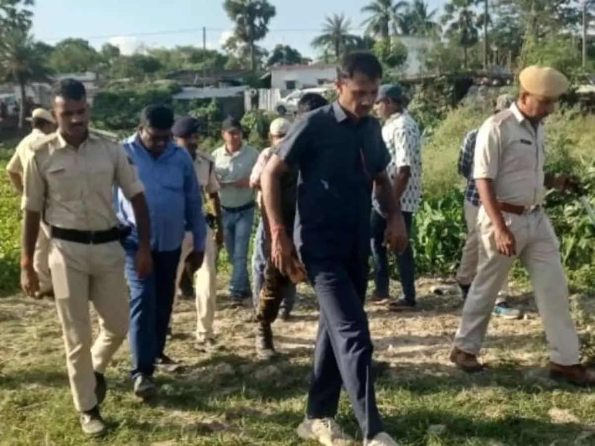5 हत्याएं, डर की वजह से मामले को दबा रहे थे गांव वाले, बच्चे ने किया पुलिस को इन्फॉर्म 5 हत्याएं, डर की वजह से मामले को दबा रहे थे गांव वाले, बच्चे ने किया पुलिस को इन्फॉर्म