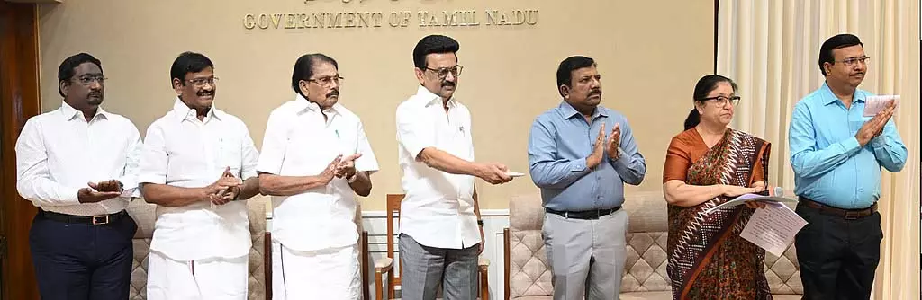 CM ने श्रीलंकाई तमिलों के लिए 729 नए घरों का उद्घाटन किया CM ने श्रीलंकाई तमिलों के लिए 729 नए घरों का उद्घाटन किया