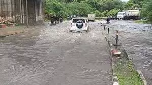 UP News:बारिश ने मचाई तबाही,सड़कें बनी तालाब UP News:बारिश ने मचाई तबाही,सड़कें बनी तालाब
