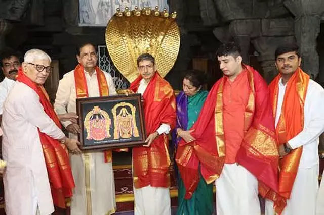 Tamil Nadu के राज्यपाल ने तिरुमाला में की पूजा Tamil Nadu के राज्यपाल ने तिरुमाला में की पूजा