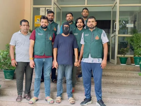 Delhi: मुंबई से नीरज बवाना गिरोह का हथियार सप्लायर पकड़ा गया Delhi: मुंबई से नीरज बवाना गिरोह का हथियार सप्लायर पकड़ा गया