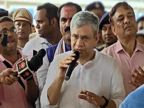 Bihar: रेल मंत्री वैष्णव ने कर्पूरीग्राम स्टेशन के उन्नयन कार्य की आधारशिला रखी Bihar: रेल मंत्री वैष्णव ने कर्पूरीग्राम स्टेशन के उन्नयन कार्य की आधारशिला रखी
