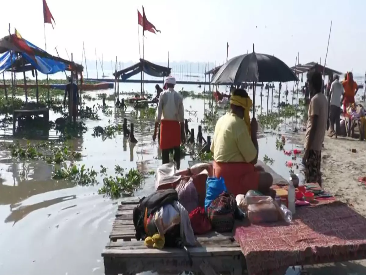 गंगा के बढ़ते जलस्तर ने Varanasi-Prayagraj में घाटों को जलमग्न कर दिया, भारी बारिश के कारण मुरादाबाद में जलभराव गंगा के बढ़ते जलस्तर ने Varanasi-Prayagraj में घाटों को जलमग्न कर दिया, भारी बारिश के कारण मुरादाबाद में जलभराव