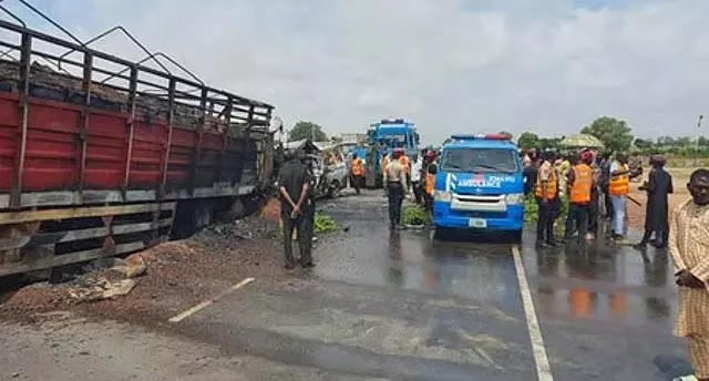 Nigeria : सड़क दुर्घटना में 21 लोगों की मौत Nigeria : सड़क दुर्घटना में 21 लोगों की मौत