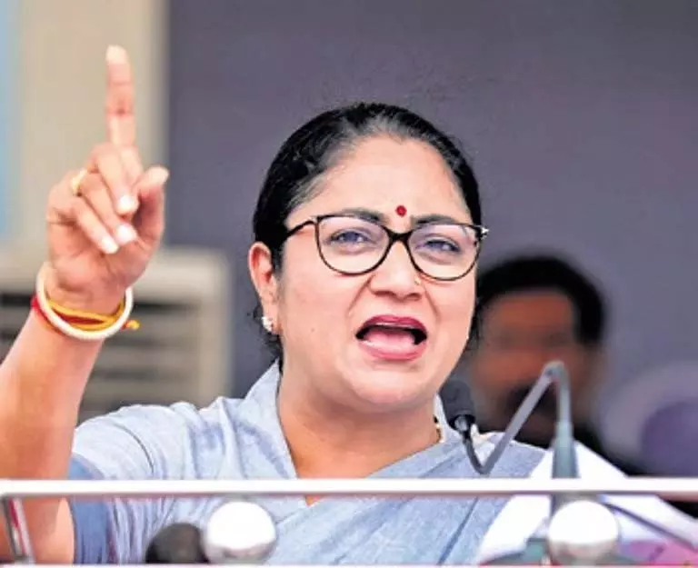 यमुना में अवैध रेत खनन तुरंत बंद किया जाए: सीएम रेखा गुप्ता यमुना में अवैध रेत खनन तुरंत बंद किया जाए: सीएम रेखा गुप्ता