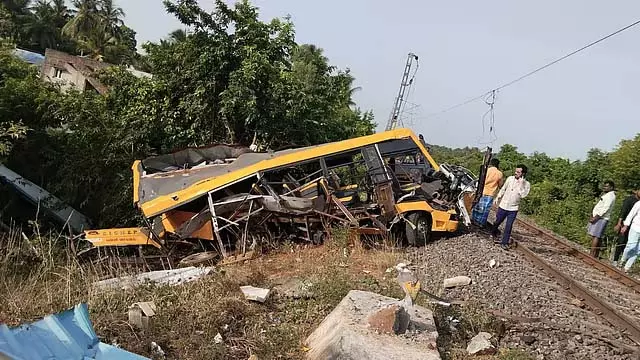 कुड्डालोर रेल दुर्घटना: रेलवे ने वित्तीय सहायता की घोषणा की कुड्डालोर रेल दुर्घटना: रेलवे ने वित्तीय सहायता की घोषणा की